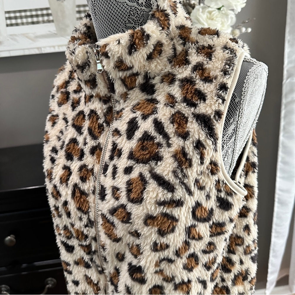 Lomon Leopard Print Faux Fur Fuzzy Zip Vest – Size Medium - Picture 12 of 16